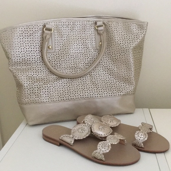 Boutique Handbags - Super Cute Trendy Gold Purse